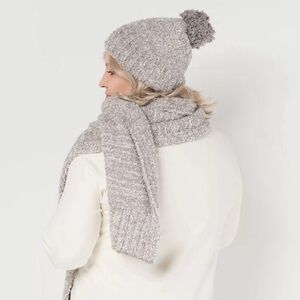 NWOT Barefoot Dreams Cozychic Hat and Scarf Set